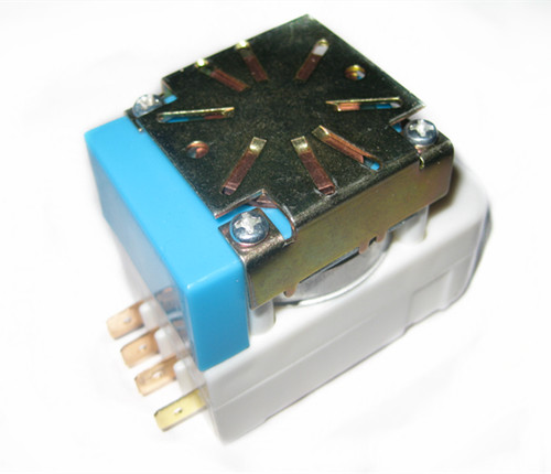 Refrigerator defrost timer